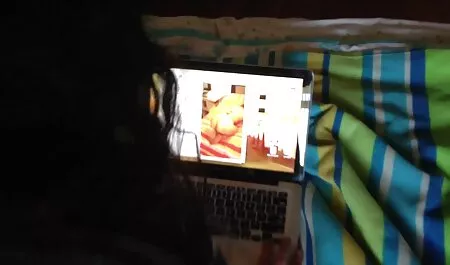 Chica pelirroja viene al salón de masajes para recibir un masaje de cuerpo videos de sexo casero en español completo