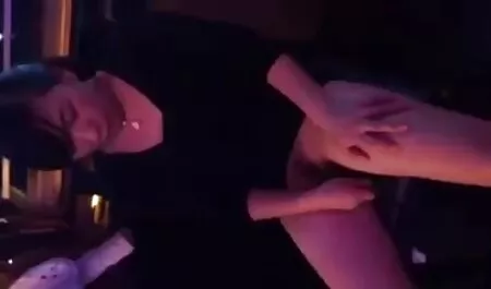 Mujer bonita jugando españoles follando casero con este coño en Halloween