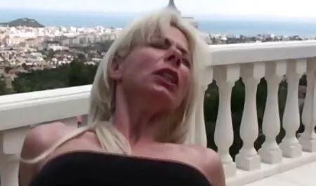 Adolescentes desviados atan a videos de xexo en español un tipo de polla grande para follarlo loco