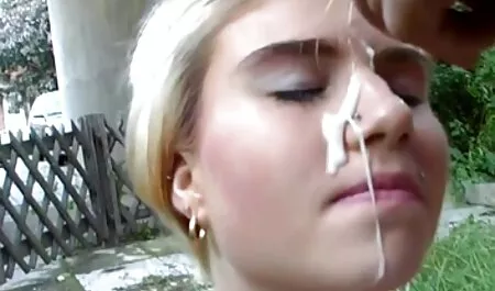 Renata Black chupa cinco pollas porno en vivo en castellano y luego se cubre en sus