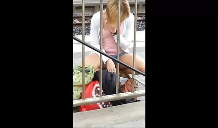 Milf flaca alimenta su padre español folla a su hija coñito