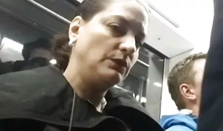 A mamá latina le gustan las tetas grandes sexmex español