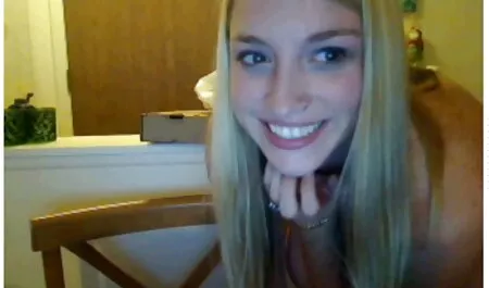 MAMACITAZ - La criada latina dibujos animados porno en español adolescente Julia García tiene sexo caliente en el hotel