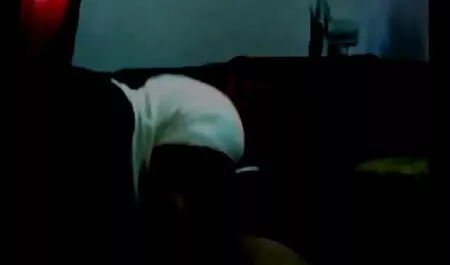 Ángel junto a la piscina fuera de mi habitación de hotel videos xx gratis en español