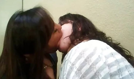 Chicas lesbianas calientes usan juguetes para un poco xnxx anal español de placer