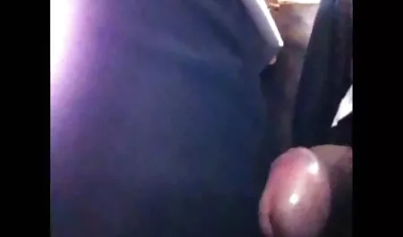 Preciosa xnxx peliculas en castellano rubia se desnuda y se masturba su coño rosado