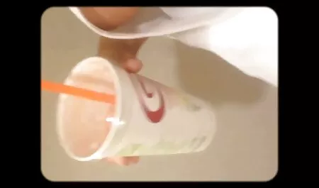 Nena videospornoespañol tetona Tequilaq se desnuda lentamente mientras expone su cuerpo perfecto