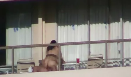 Linda puta toma 2 pollas video porno doblado al español por su garganta