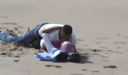 Belleza rubia digitación xxx de gays en español en video filtrado